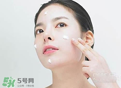 肌底液可以當(dāng)精華用嗎？肌底液可以代替精華嗎？