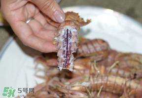 皮皮蝦中間硬的能吃嗎？皮皮蝦中間硬的是什么？