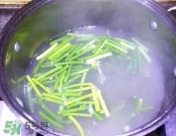 蒜苔怎么腌制好吃？蒜苔腌制方法