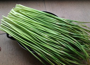 怎樣腌蒜苔才好吃？家常腌蒜苔的方法
