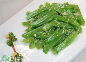 ?炒荷蘭豆要焯水嗎？荷蘭豆不焯水能吃嗎？