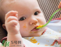 寶寶幾個月可以吃水果泥？寶寶多大可以吃果泥？