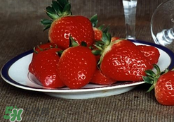 蝦爬子和草莓能一起吃嗎？吃完蝦爬子能吃草莓嗎？