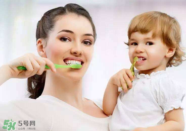 寶寶不肯刷牙一刷就哭怎么辦？怎么樣讓寶寶養(yǎng)成刷牙的習(xí)慣？