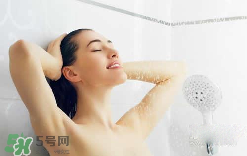 天天洗澡身上還癢是怎么回事？天天洗澡身上還癢怎么辦？