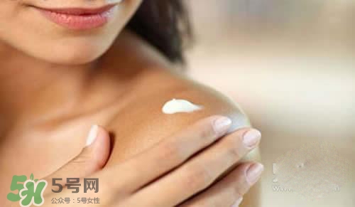 天天洗澡身上還癢是怎么回事？天天洗澡身上還癢怎么辦？