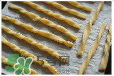 適合寶寶吃的小餅干怎么做？寶寶能吃的小餅干怎么做？