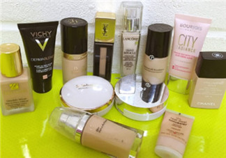 夏天混油皮用什么粉底液？混油皮夏天用什么粉底