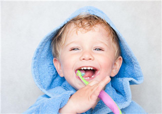 寶寶不肯刷牙一刷就哭怎么辦？怎么樣讓寶寶養(yǎng)成刷牙的習(xí)慣？