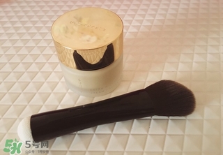 坐月子用什么粉底液？月子里用什么粉底液好