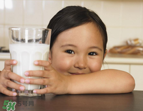 吃完蝦爬子能喝牛奶嗎？蝦爬子能和牛奶一起吃嗎？