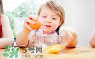 為什么不能給寶寶吃果凍？寶寶千萬不能吃的5種危險(xiǎn)食物