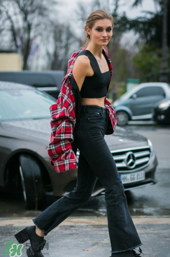 露臍裝怎么搭配？露臍裝怎么搭配好看？