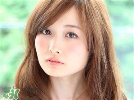 磨砂膏可以當(dāng)洗面奶嗎?用磨砂膏還用洗面奶嗎? 磨砂膏可以當(dāng)洗面奶嗎?用磨砂膏還用洗面奶嗎?