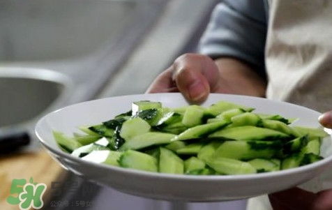 黃瓜怎么切菱形？如何將黃瓜切菱形