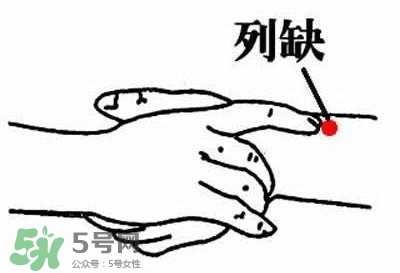 媽媽病毒性感冒需要停止喂奶嗎？媽媽感冒了喂奶需要注意什么？