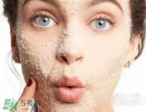 先用磨砂膏還是先用洗面奶？磨砂膏和洗面奶哪個(gè)先用？