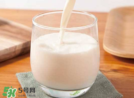 蠶豆和牛奶可以同吃嗎？吃蠶豆可以喝牛奶嗎？