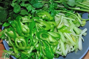 芹菜和青椒能一起炒嗎？青椒炒芹菜的做法