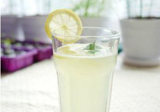 檸檬水什么時(shí)候喝最好？檸檬水什么時(shí)間喝最好