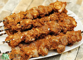 花甲和羊肉能一起吃嗎？羊肉可以和花甲一起吃嗎？