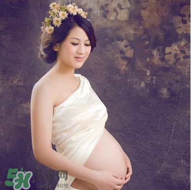 孕婦摸肚子會繞頸嗎？孕婦摸肚子胎兒能感受到嗎？