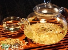 白枇杷花茶的功效 枇杷花茶的功效與作用 白枇杷花茶的功效 枇杷花茶的功效與作用