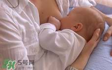 我的奶水發(fā)黃是怎么回事？ 哺乳期奶水發(fā)黃還可以喂奶嗎？