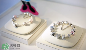 潘多拉母親節(jié)手鐲真假 潘多拉2017母親節(jié)手鐲真假辨別 潘多拉母親節(jié)手鐲真假 潘多拉2017母親節(jié)手鐲真假辨別