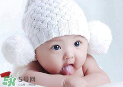 如何判斷新生兒已經(jīng)吃飽？新生兒吃飽了有什么表現(xiàn)？