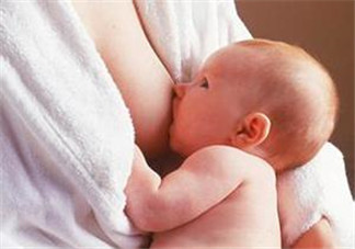 哺乳期奶水有血是什么原因？哺乳期奶水有血能喂奶嗎？