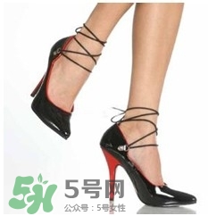 女子穿高跟鞋追公交 摔倒后遭碾壓身亡 女子穿高跟鞋追公交 摔倒后遭碾壓身亡