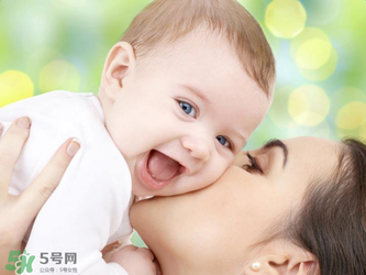 哺乳期媽媽用護(hù)膚品對寶寶有影響嗎？哺乳期能不能用護(hù)膚品？