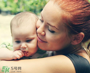 哺乳期媽媽用護(hù)膚品對寶寶有影響嗎？哺乳期能不能用護(hù)膚品？