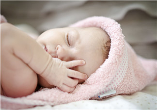 小孩開著燈睡覺好嗎？寶寶睡覺開著燈對身體有危害嗎？