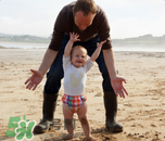 寶寶一歲多了還不會(huì)走路怎么辦？寶寶走路晚是什么原因造成的