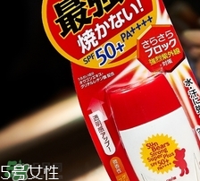 近江兄弟防曬霜紅色藍(lán)色哪個(gè)好？近江兄弟小熊防曬霜紅色藍(lán)色對(duì)比