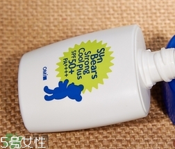 近江兄弟防曬霜紅色藍(lán)色哪個(gè)好？近江兄弟小熊防曬霜紅色藍(lán)色對(duì)比