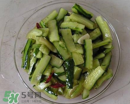 刀拍涼拌黃瓜怎么做？最簡(jiǎn)單的涼拌黃瓜