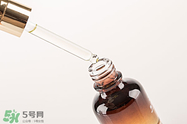 用眼霜前要用爽膚水嗎,擦眼霜之前要擦水嗎 用眼霜前要用爽膚水嗎,擦眼霜之前要擦水嗎