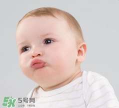 寶寶頭皮上的污垢可以摳掉嗎？寶寶頭上的頭垢該怎么處理？