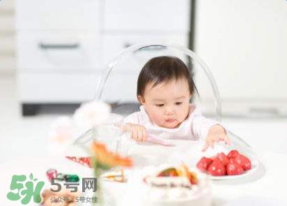 寶寶可以吃小龍蝦嗎？多大的寶寶可以吃小龍蝦呢？