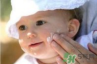 夏日海邊寶寶游泳怎么防曬？海邊親子游泳防曬注意事項(xiàng)