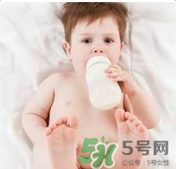 奶酪酸奶能給寶寶補(bǔ)鈣嗎？如何為寶寶選擇奶制品補(bǔ)鈣？