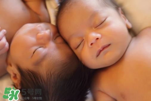 四維彩超能看出男女嗎？四維彩超能看清手指嗎？