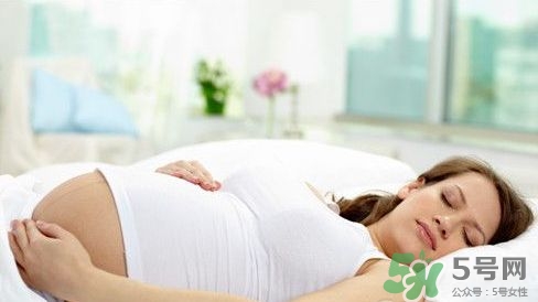 孕期什么睡姿對寶寶好？孕期怎么睡對胎兒好？