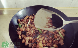 別人家的室友！成都女孩為室友帶了一盆冷吃兔