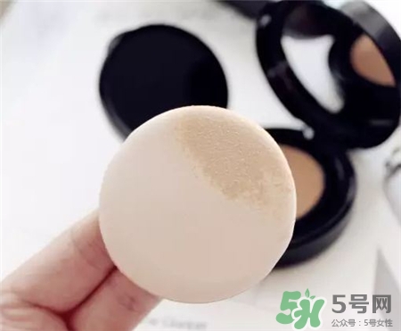 雅詩蘭黛持妝氣墊怎么用?雅詩蘭黛持妝氣墊用法 雅詩蘭黛持妝氣墊怎么用?雅詩蘭黛持妝氣墊用法