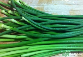 蒜薹是怎么長出來的？蒜薹和蒜苔有什么區(qū)別