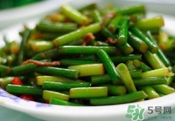 蒜薹跟什么相克？蒜薹不能和什么一起吃